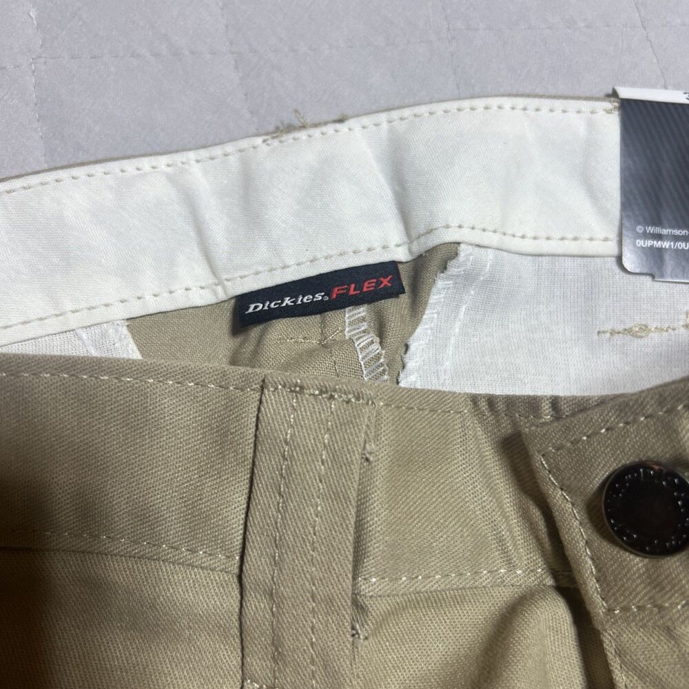 Dickies NWT 32x32 Mens flat front khakis - Picture 7 of 12